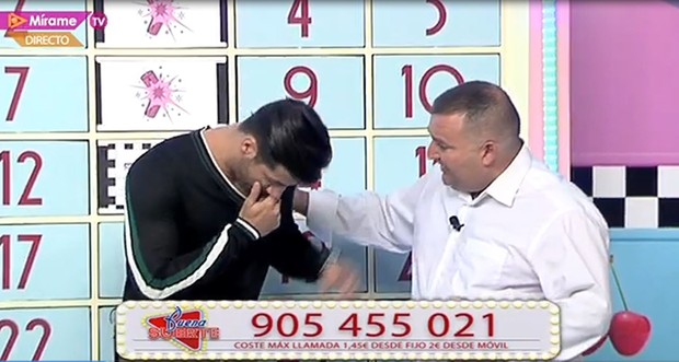 Dienis passa mal em programa ao vivo na Espanha (Foto: Reprodução)