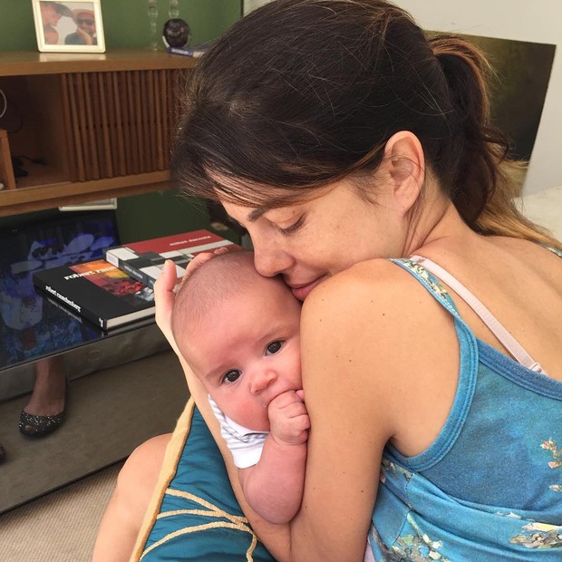 Mariana Gross com o filho (Foto: Reprodução/Instagram)