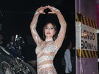 Sabrina Sato usa look transparente durante participação em circo