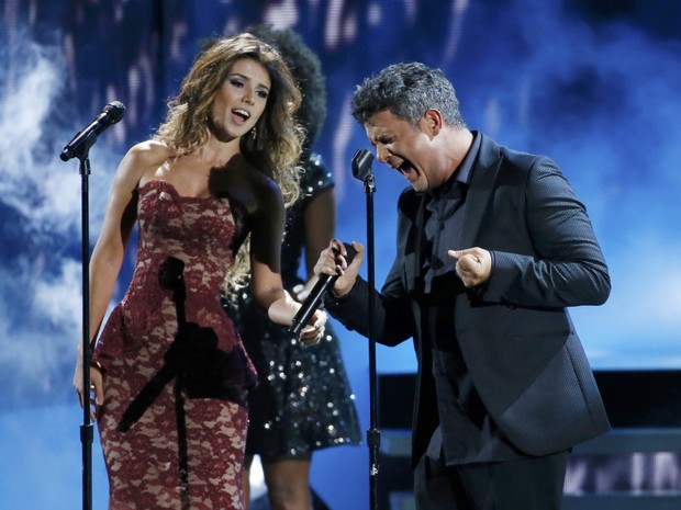 Paula Fernandes e Alejandro Sanz em prêmio de música em Las Vegas, nos Estados Unidos (Foto: Mario Anzuoni/ Reuters)
