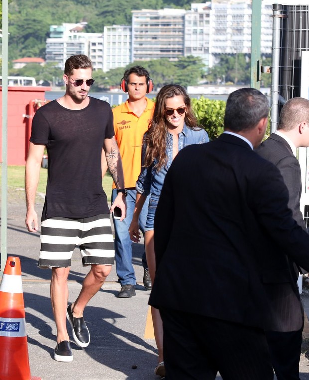  Izabel Goulart leva o namorado Kevin Stapp pra conhecer o Rio de Helicóptero (Foto: ANDRÉ FREITAS/ AGNEWS)