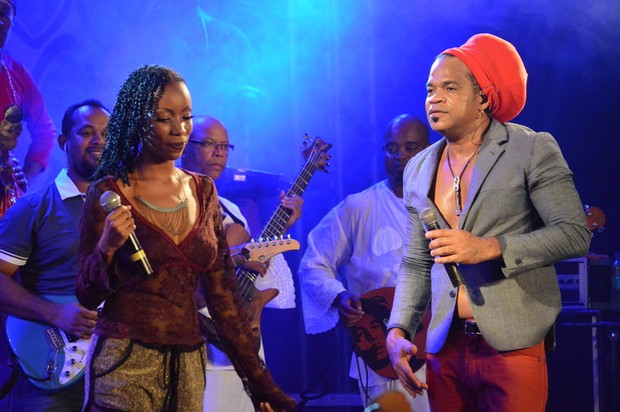 Quesia Luz, do 'The Voice  Brasil', canta com Carlinhos Brown em Salvador, na Bahia (Foto: Felipe Souto Maior/ Ag. News)