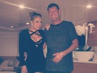 Mariah Carey posa decotada com noivo e fã alfineta: 'Sem química'