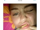 Miley Cyrus posa com cigarro suspeito em rede social