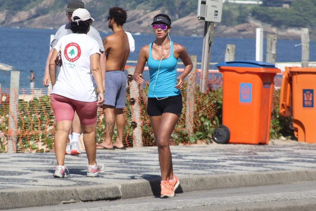 Leticia Wiermann corre na orla de Ipanema (Foto: J.Humberto/AgNews)