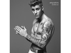 Justin Bieber aparece só de cueca em campanha publicitária 