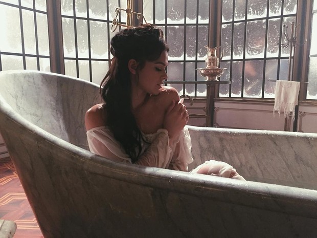 Bruna Marquezine em cena de Nada Será Como Antes (Foto: Reprodução/Instagram)