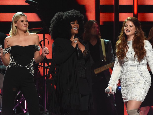 Kelsea Ballerini, Jill Scott e Meghan Trainor cantam em prêmio de música em Nashville, no Tennessee, nos Estados Unidos (Foto: Rick Diamond/ Getty Images/ AFP)