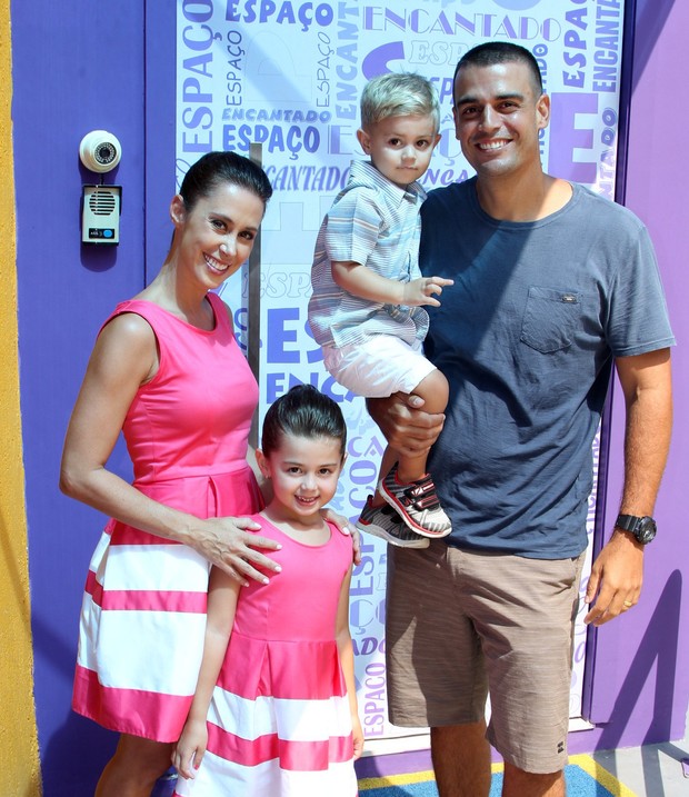 Dani Monteiro e família (Foto: Rogerio Fidalgo/ Agnews)