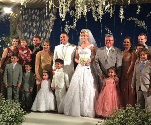 Maria Valmira, no casamento do filho Wesley Safadão  (Foto: Reprodução/Facebook)
