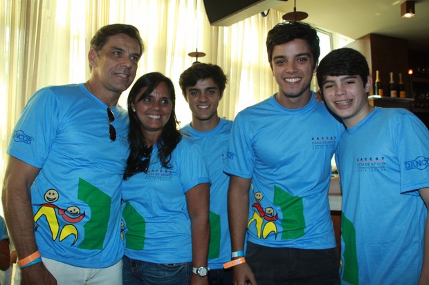 Beto Simas, Ana Sang Simas, Felipe e Rodrigo Simas (Foto: Graça Paes/Fotorio News)