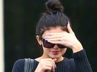 Kylie Jenner é fotografada usando possível anel de noivado 