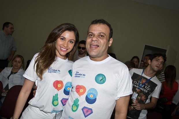 Maria Melilo e Daniel Rolim visitam o Hospital do Câncer de Pernambuco (Foto: Marcelo Loureiro / AgNews)