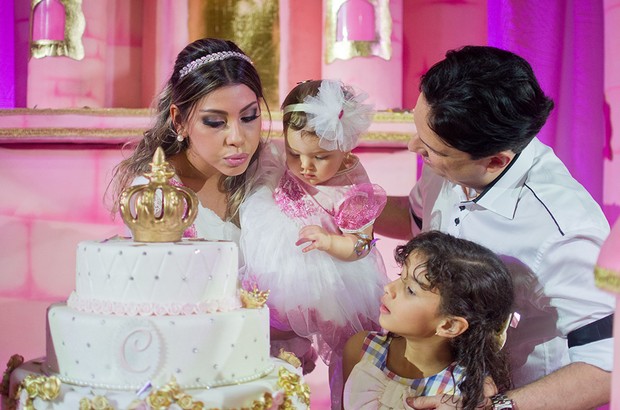 Ex-BBB Karla festeja primeiro aniversário da sua filha Carolina (Foto: Pitanga Fotografia/Gabriela Barros.)