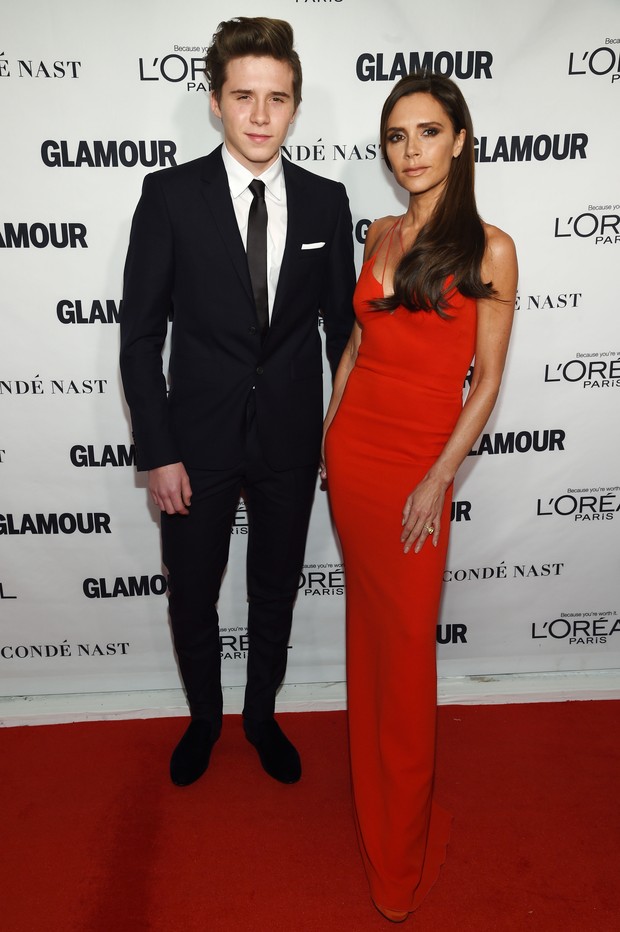 Brooklyn Beckham e Victoria Beckham em premiação em Nova York, nos Estados Unidos (Foto: Dimitrios Kambouris/ Getty Images/ AFP)