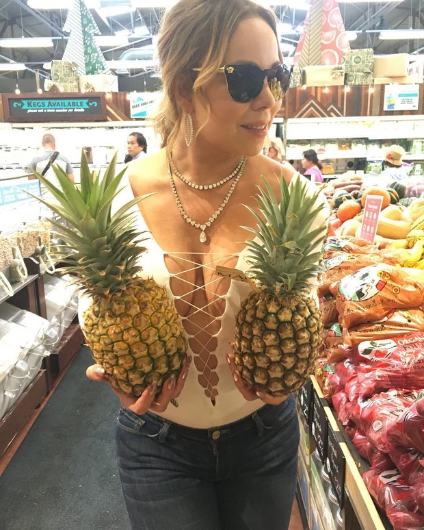 Mariah Carey em supermecado em Honolulu, no Havaí (Foto: Instagram/ Reprodução)