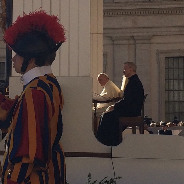 Fafá de Belém assistiu à audiência do Papa de pertinho (Foto: Instagram)