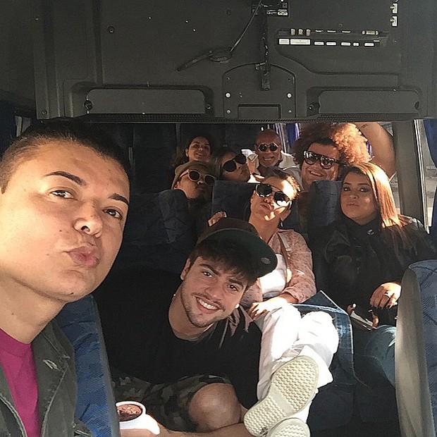 Famosos na van para o show de Ivete (Foto: Reprodução/Instagram)