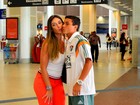 Nicole Bahls quase dá selinho em jogador do sub-17 do Fluminense