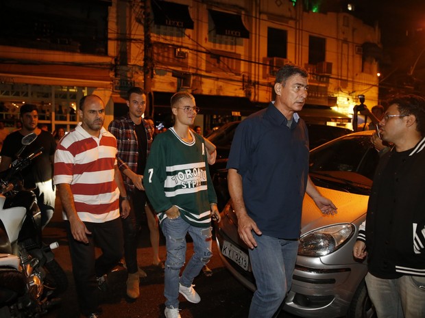 Justin Bieber na Zona Sul do Rio (Foto: Gabriel Rangel e Marcello Sá Barretto/ Ag. News)