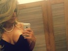 Ex-BBB Adriana capricha no decote e na sensualidade em selfie