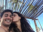 Isis Valverde beija namorado e diz: 'Vem 2017 seu lindo!!!'