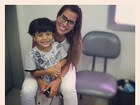 Futura dentista, Adriana posa com paciente mirim e brinca: 'Apaixonei'
