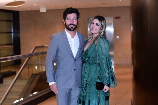 Sandro Pedroso e Jéssica Costa em jantar de gala  (Foto: Leo Franco /AgNews)