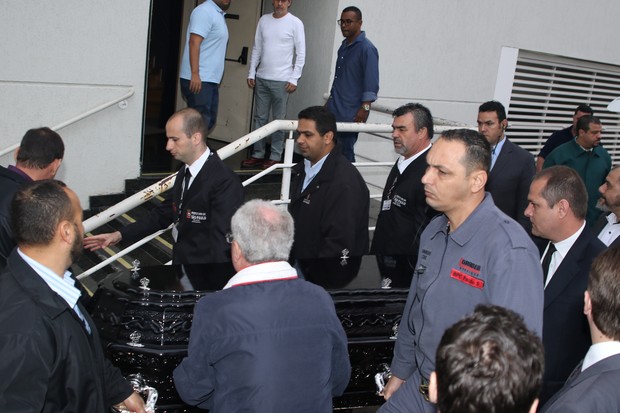 Corpo de Domingos Montagner chega para ser velado, em São Paulo (Foto: Thiago Duran/Agnews)
