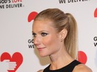 Gwyneth Paltrow usa vestido revelador em noite de gala