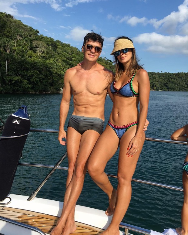 Rodrigo Faro e Vera Viel curtem passeio de barco (Foto: Reprodução do Instagram)