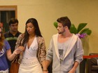 Um grude! Ex-BBBs Rafael e Talita vão a shopping no Rio