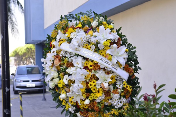 Coroa de flores no velório de Pedro de Almeida (Foto: Roberto Teixeira/EGO)