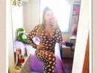 De repouso, Andressa Urach faz selfie com pijama decotado