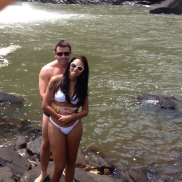 Ariadna passa domingo em cachoeira (Foto: reprodução do Instagram)