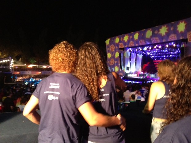 Débora Nascimento e José Loreto no Festival de Verão de Salvador (Foto: EGO)