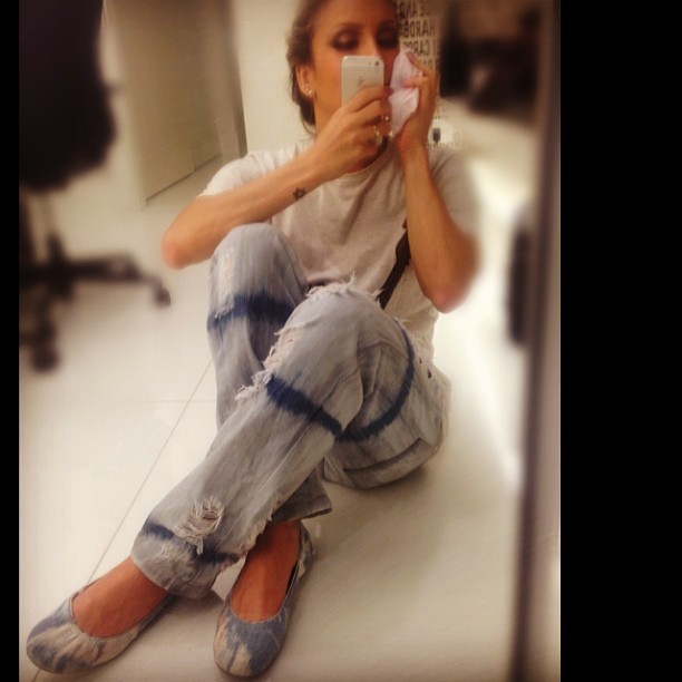 Claudia Leitte faz compressa de gelo por causa de siso (Foto: Instagram)