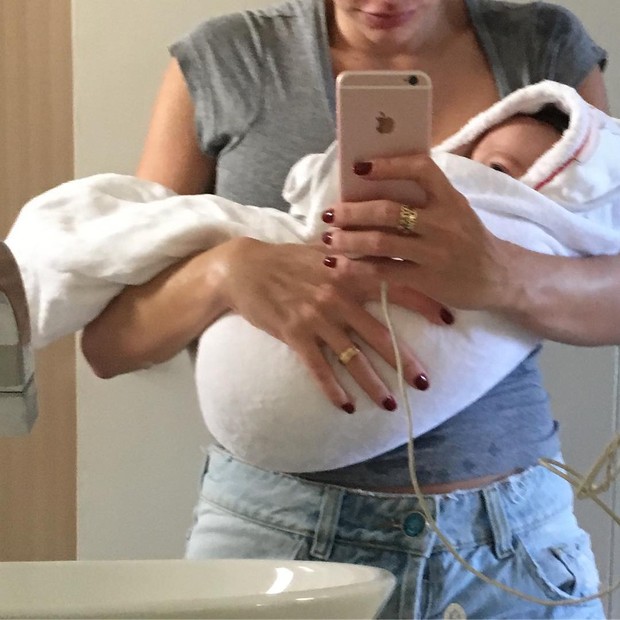 Adriana com o filho (Foto: Reprodução/Instagram)