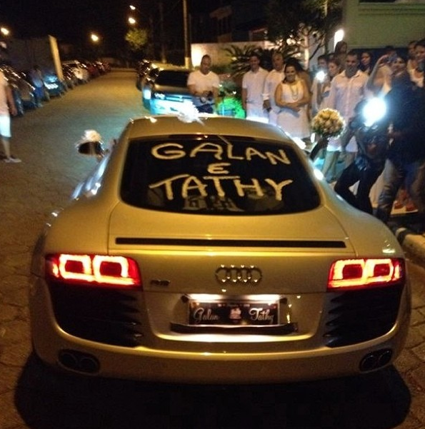 Detalhe do carro que os noivos sairam do casamento (Foto: Mario Brito/Divulgação)