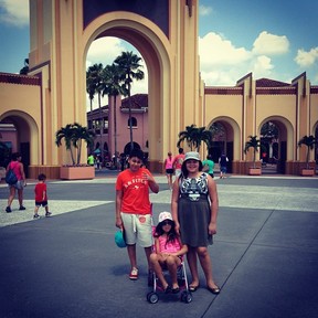 Ryan, Aysha e Pyetra, filhos de Simony, em Orlando, nos Estados Unidos (Foto: Instagram/ Reprodução)