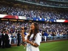 Nicole Scherzinger canta hino antes de partida de beisebol 