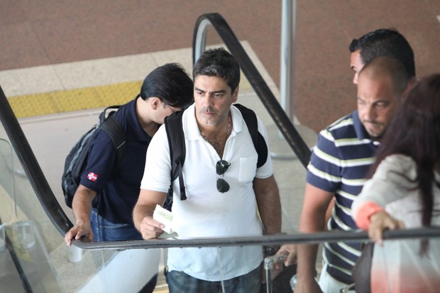 Junno Andrade no aeroporto Santos Dumont (Foto: Wagner Santos / Foto Rio News)