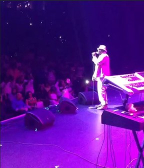 Bobby Brown em show no Texas (Foto: Reprodução/Instagram)