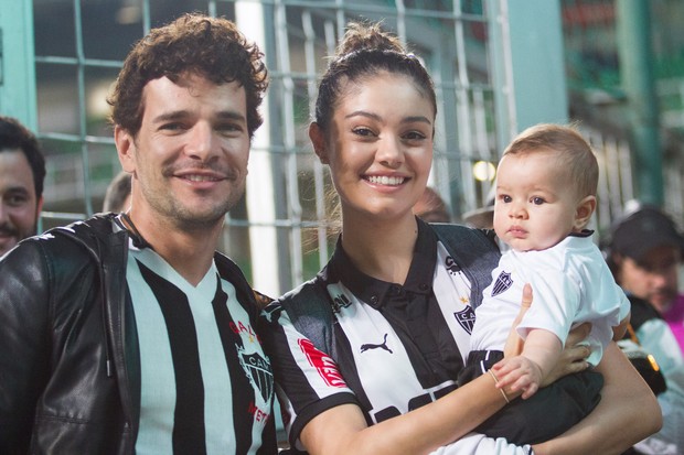 Sophie Charlotte, Daniel de Oliveira levam filho em jogo de futebol (Foto: Doug Patricio/ BPP/ Agnews)