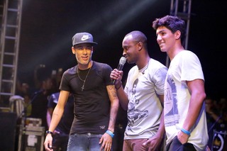 Neymar, Thiaguinho e Gabriel Medina (Foto: Emerson Touche/ Divulgação)