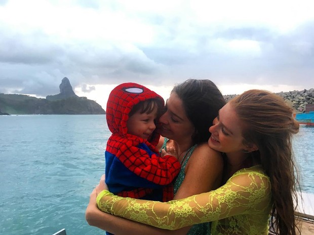 Luma Costa com o filho e Marina Ruy Barbosa (Foto: Reprodução/Instagram)