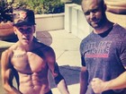 Justin Bieber aparece saradíssimo em foto com treinador