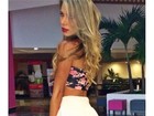 De sainha, Adriana posa para foto com ar sexy durante viagem a Cancun
