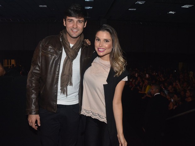 Ex-BBBs Fernando Justin e Flávia Vianna em show em São Paulo (Foto: Caio Duran/ Ag. News)