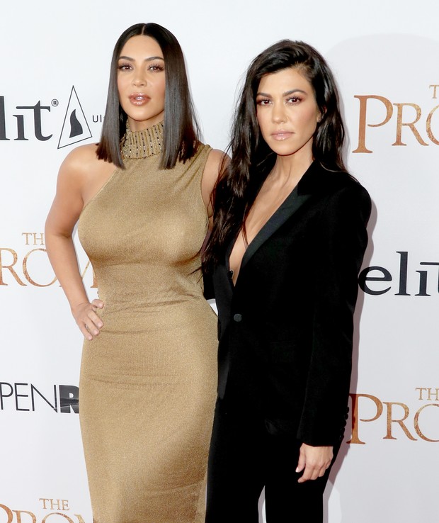 Kim Kardashian e Kourtney Kardashian em première me Los Angeles, nos Estados Unidos (Foto: Frederick M. Brown/ Getty Images/ AFP)